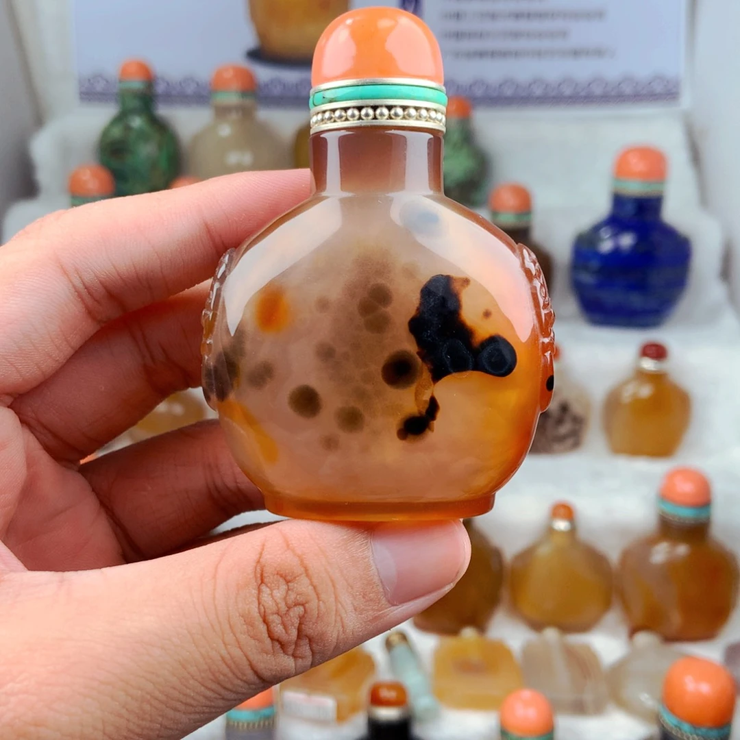 蒙古族天然码瑙鼻烟壶