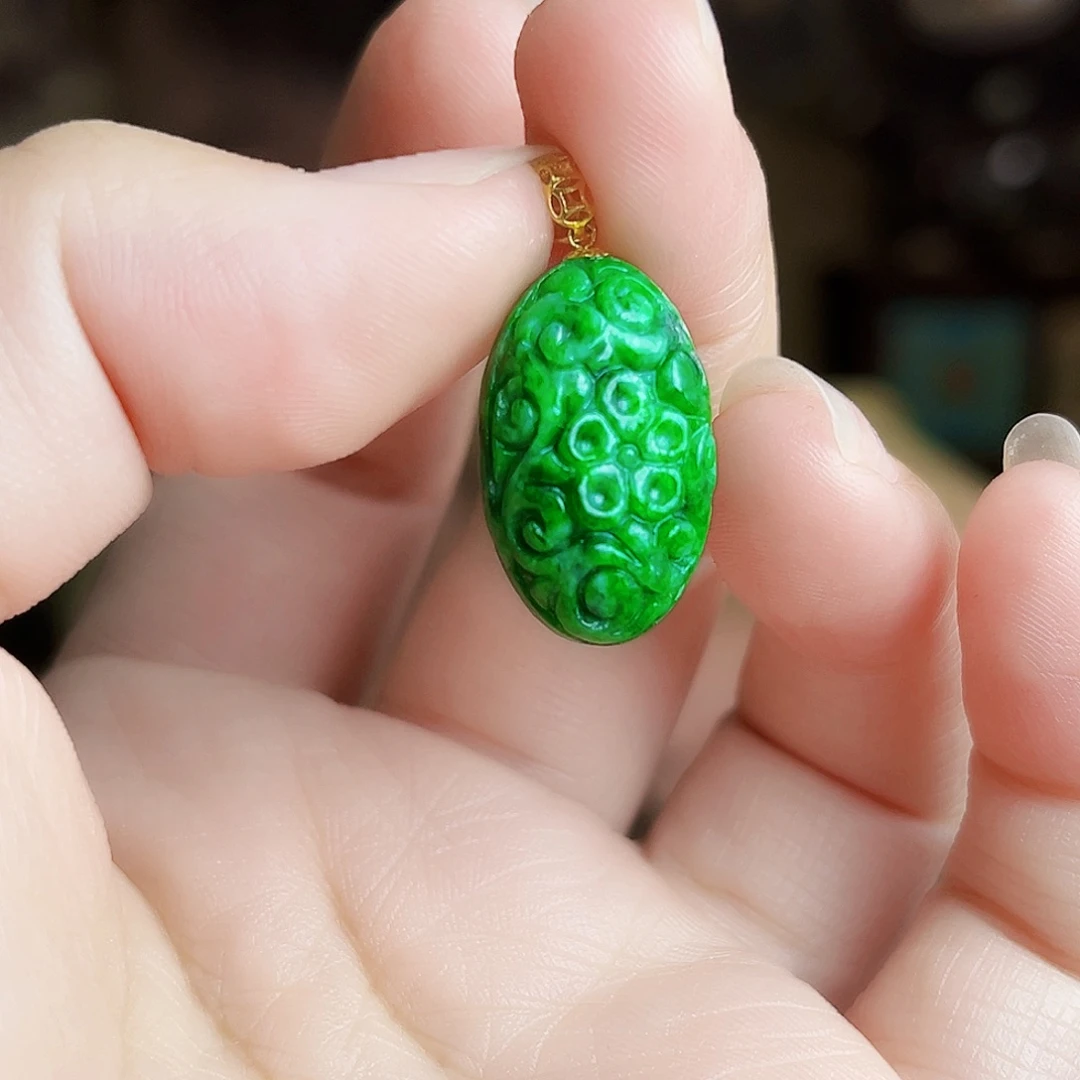 翡翠18K金镶嵌颈饰吊坠