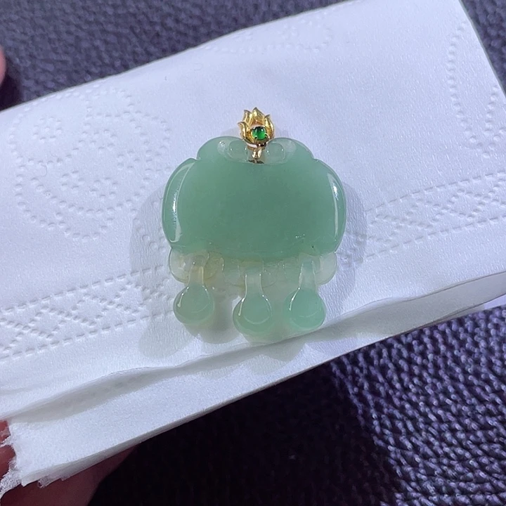 翡翠颈饰18K金镶嵌翡翠