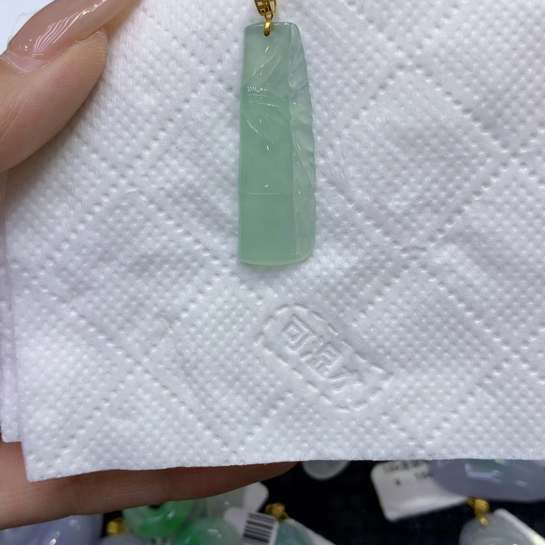 翡翠18K金镶嵌颈饰111111111111