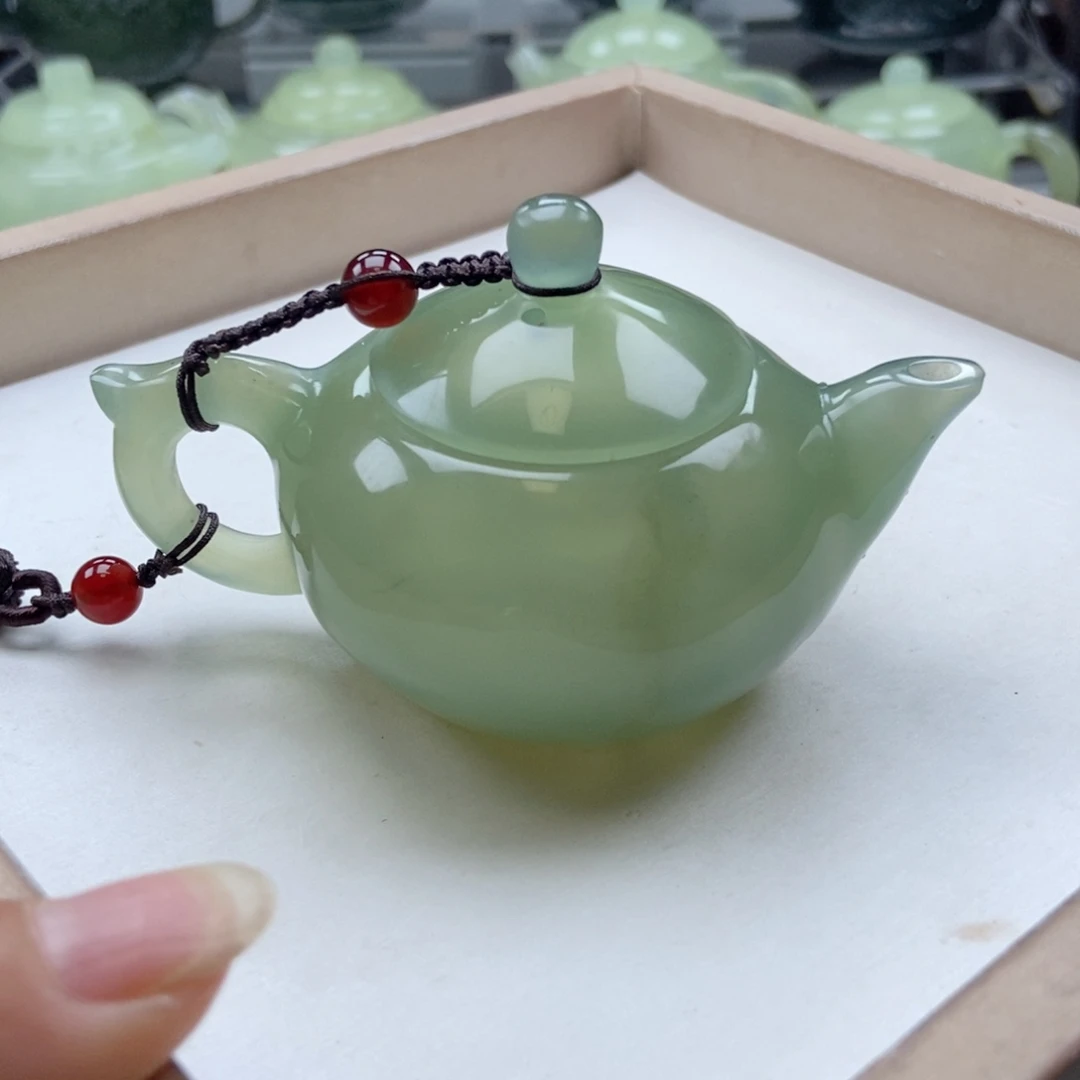 蛇纹石玉未镶嵌壶