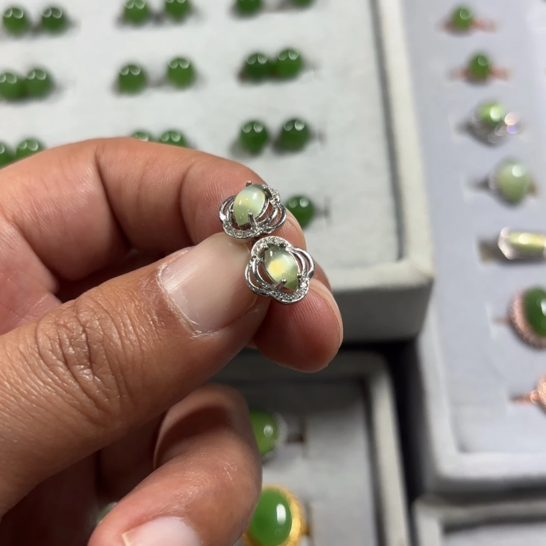 颈饰银S925镶嵌和田玉（碧玉）猫眼耳钉