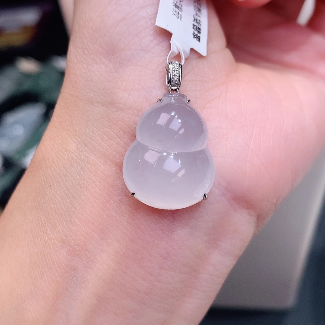 颈饰18K金镶嵌翡翠白冰起胶葫芦