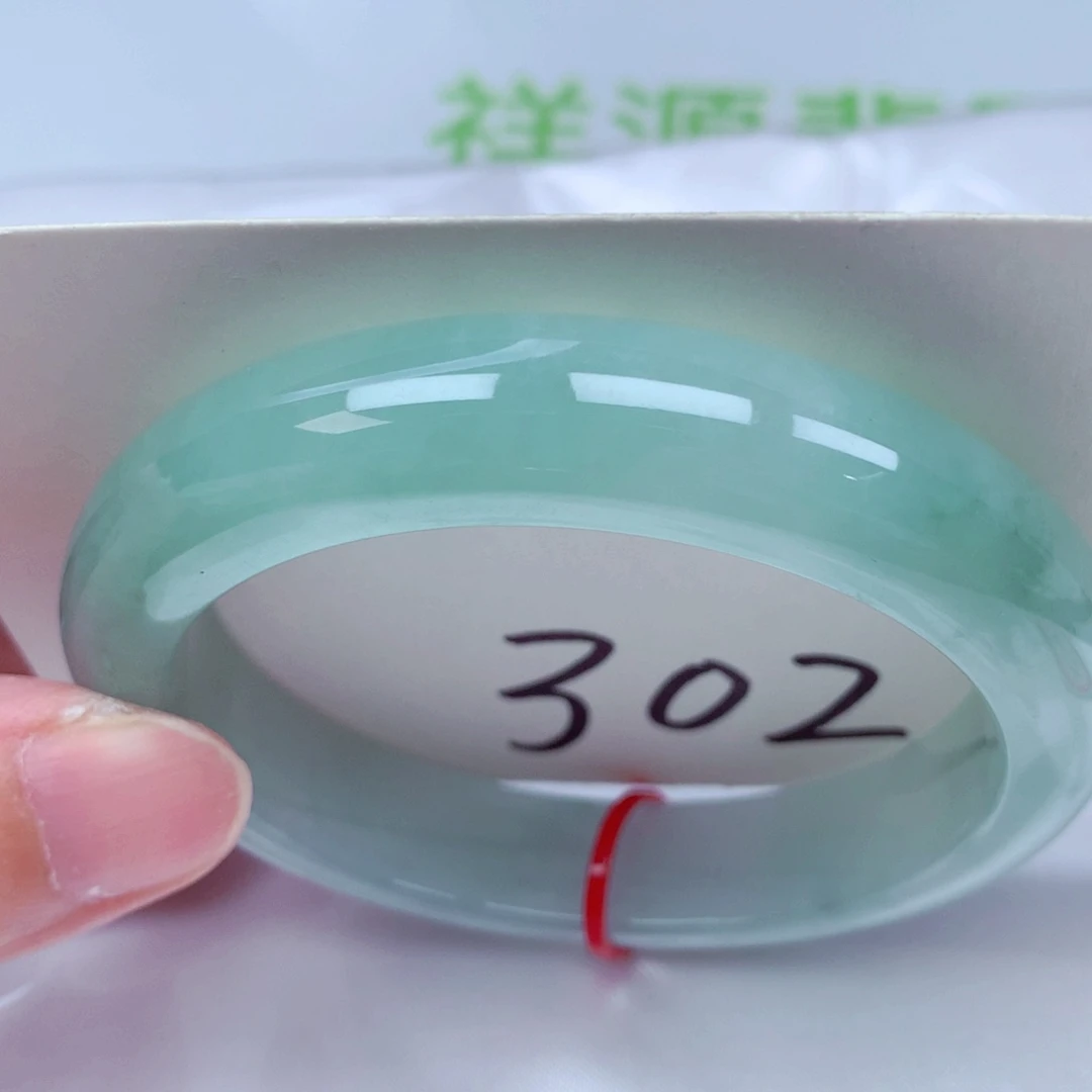 翡翠手镯未镶嵌翡翠