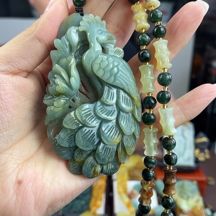 蛇纹石玉未镶嵌颈饰