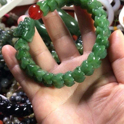 未镶嵌手链和田玉（碧玉）烟***?