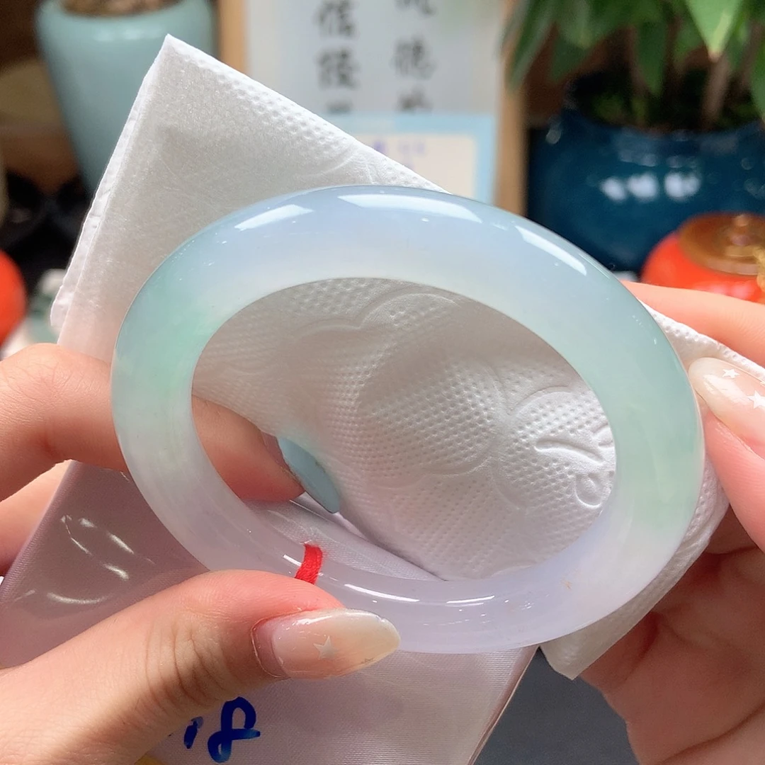 翡翠未镶嵌手镯冰透种水晴绿浅色40号