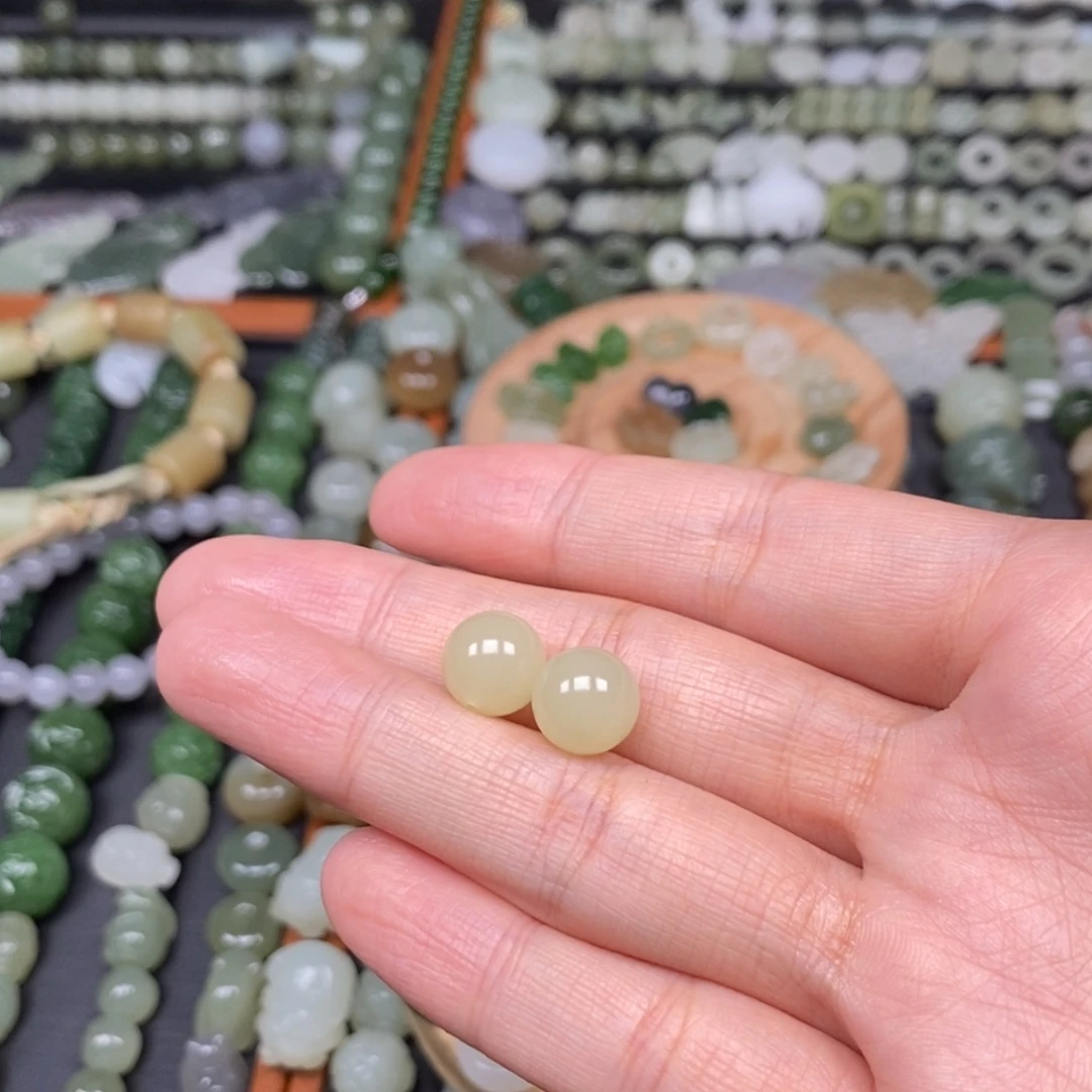 用***7和田玉未镶嵌颈饰