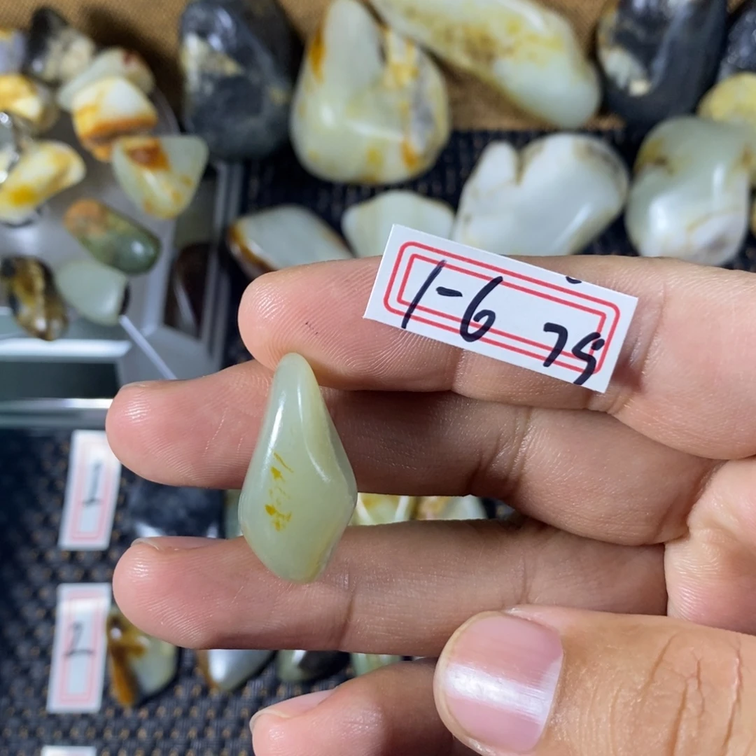 和田玉（糖玉）未镶嵌挂件