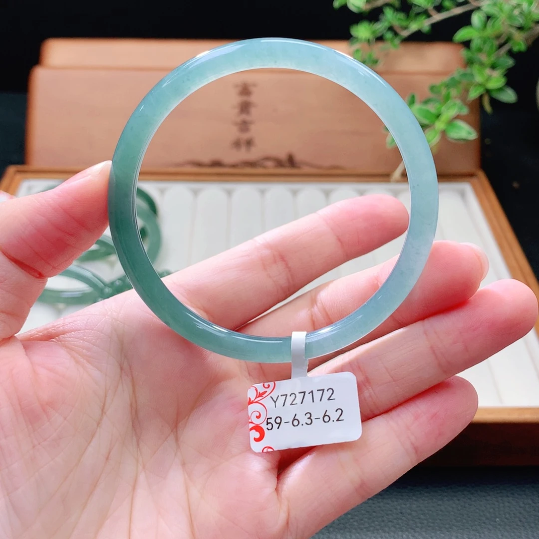 未镶嵌手镯（圆镯）翡翠