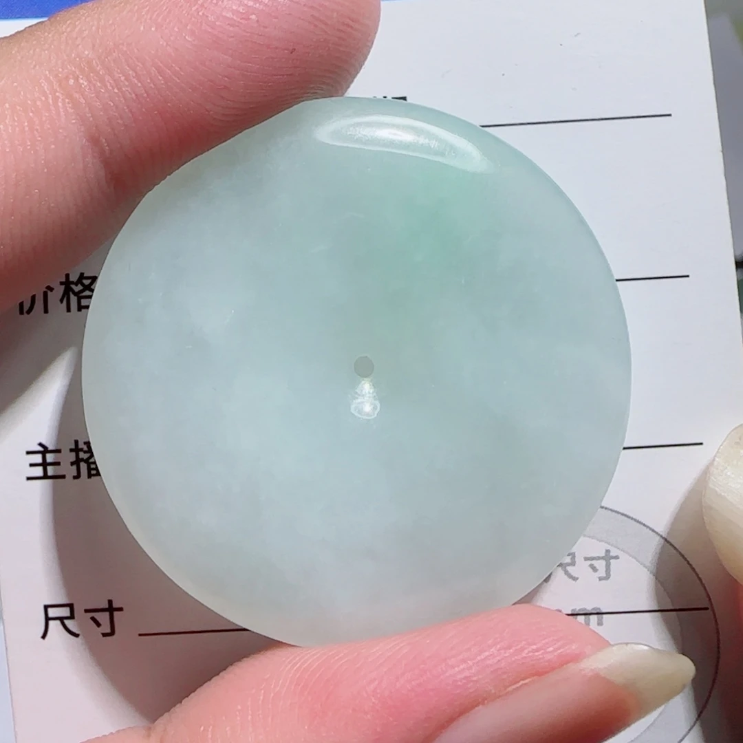 翡翠未镶嵌颈饰平安扣