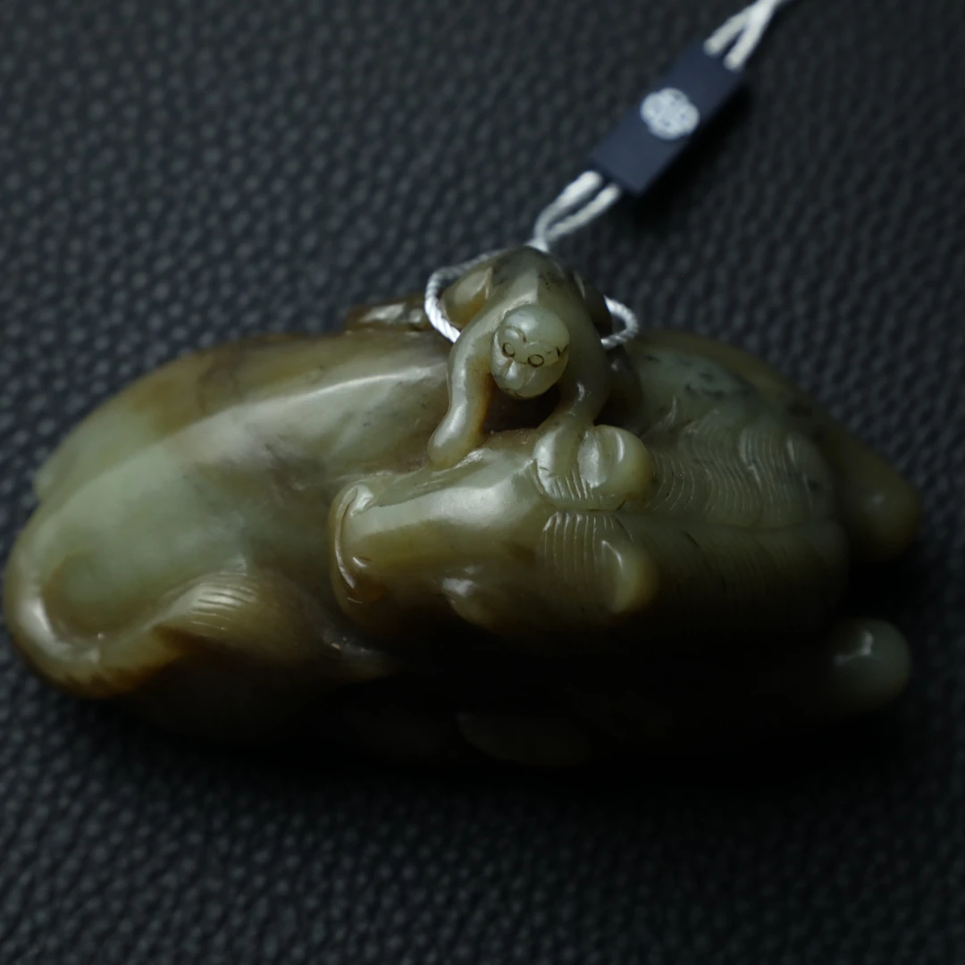 TCWWA07525清晚和田青白玉马上封侯把件