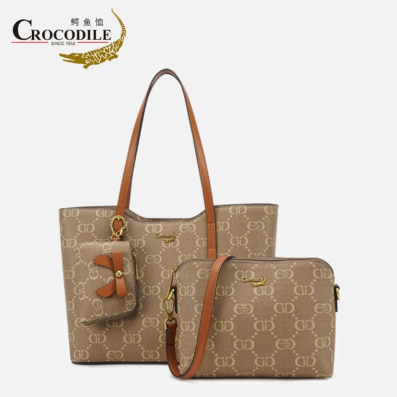 鳄鱼恤CB00059鳄鱼恤双C卡其色专用面料妈咪包焦糖色女包