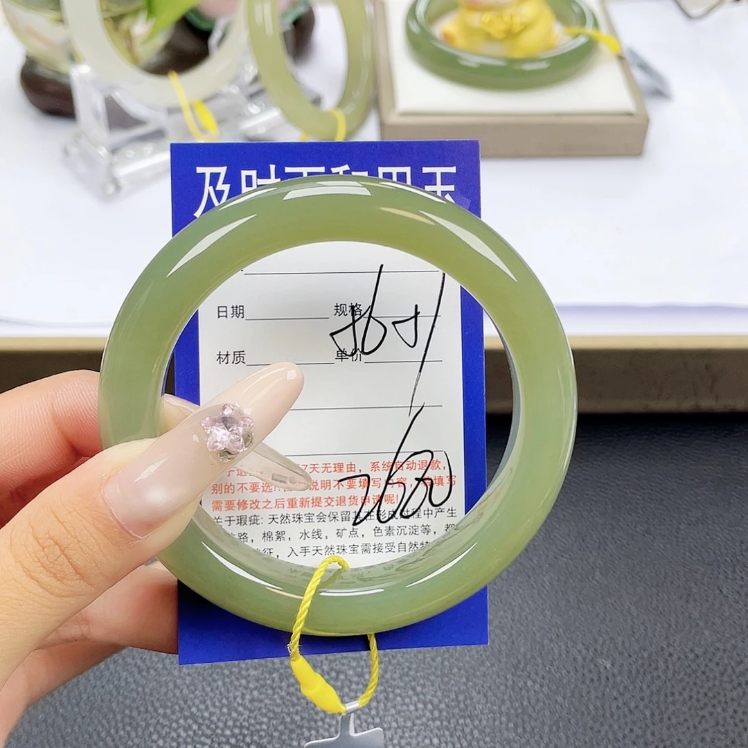 和田玉未镶嵌手镯