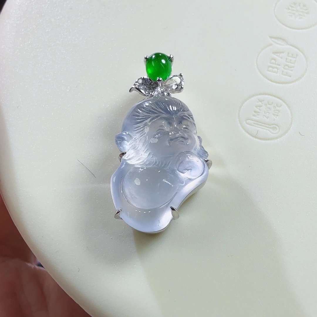 翡翠18K金镶嵌颈饰悟空儿