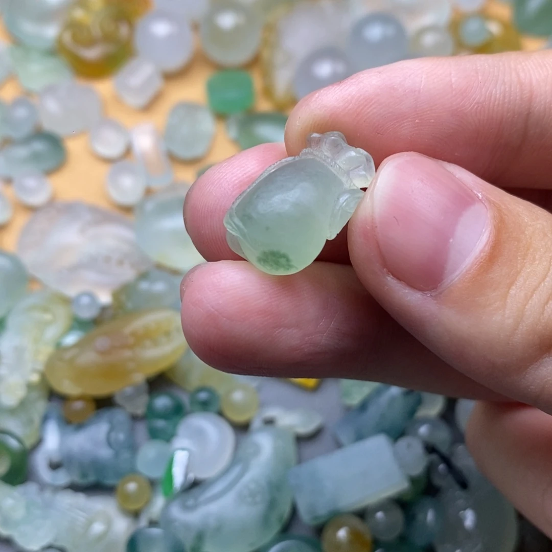 定制翡翠未镶嵌挂件