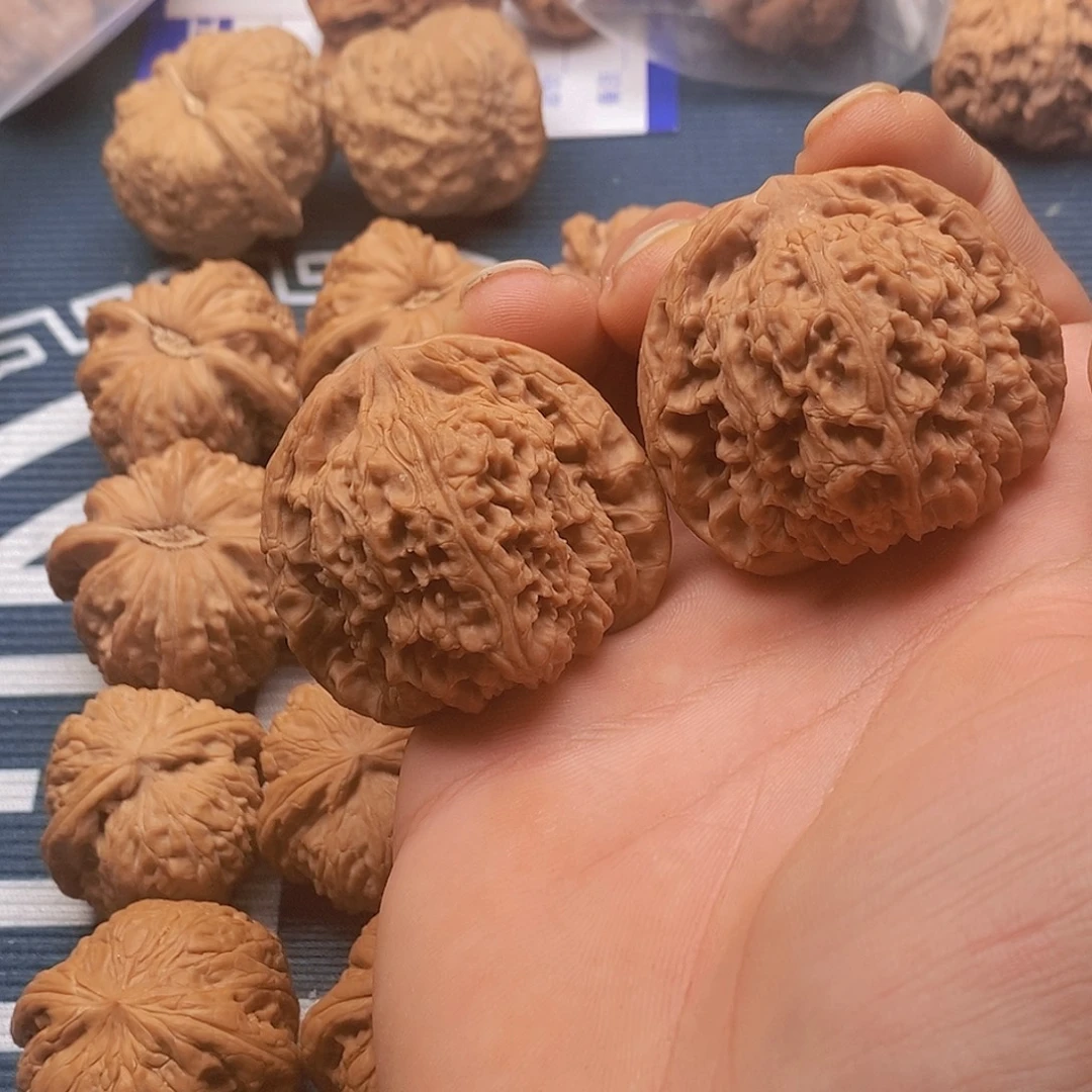 长***薄吊坠文玩核桃南疆