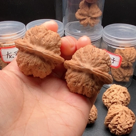 文玩核桃把件菩****猫血麒麟42全品42.5克