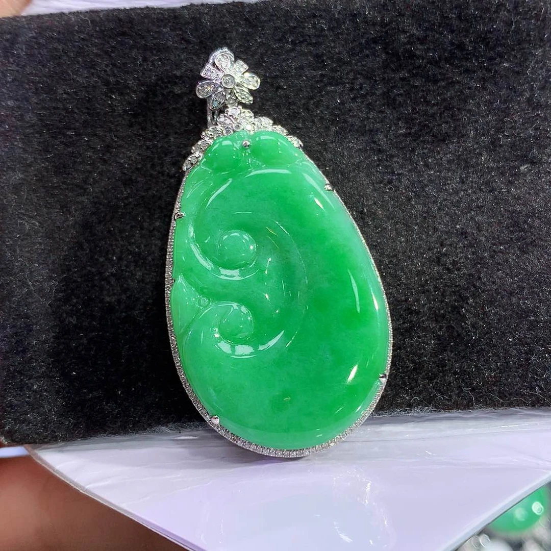 翡翠18K金镶嵌吊坠(赠链)