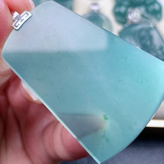 【闪购商品】翡翠颈饰18K金镶嵌天然翡翠