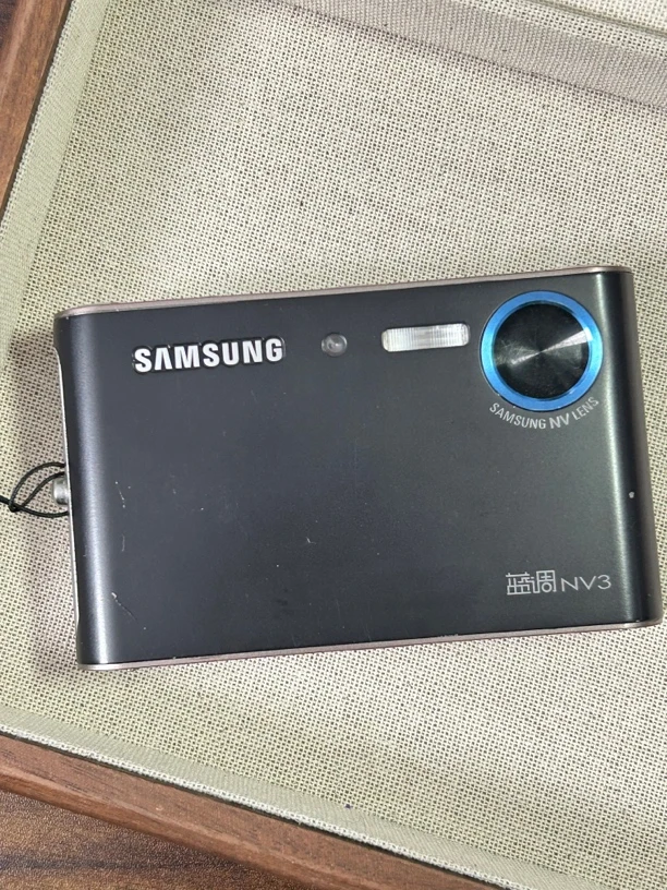 9新 Samsung/三星 蓝调nv3 黑色  复古ccd数码相机