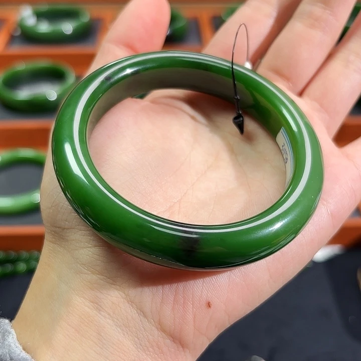 和田玉（碧玉）未镶嵌手镯红皮白加绿5758