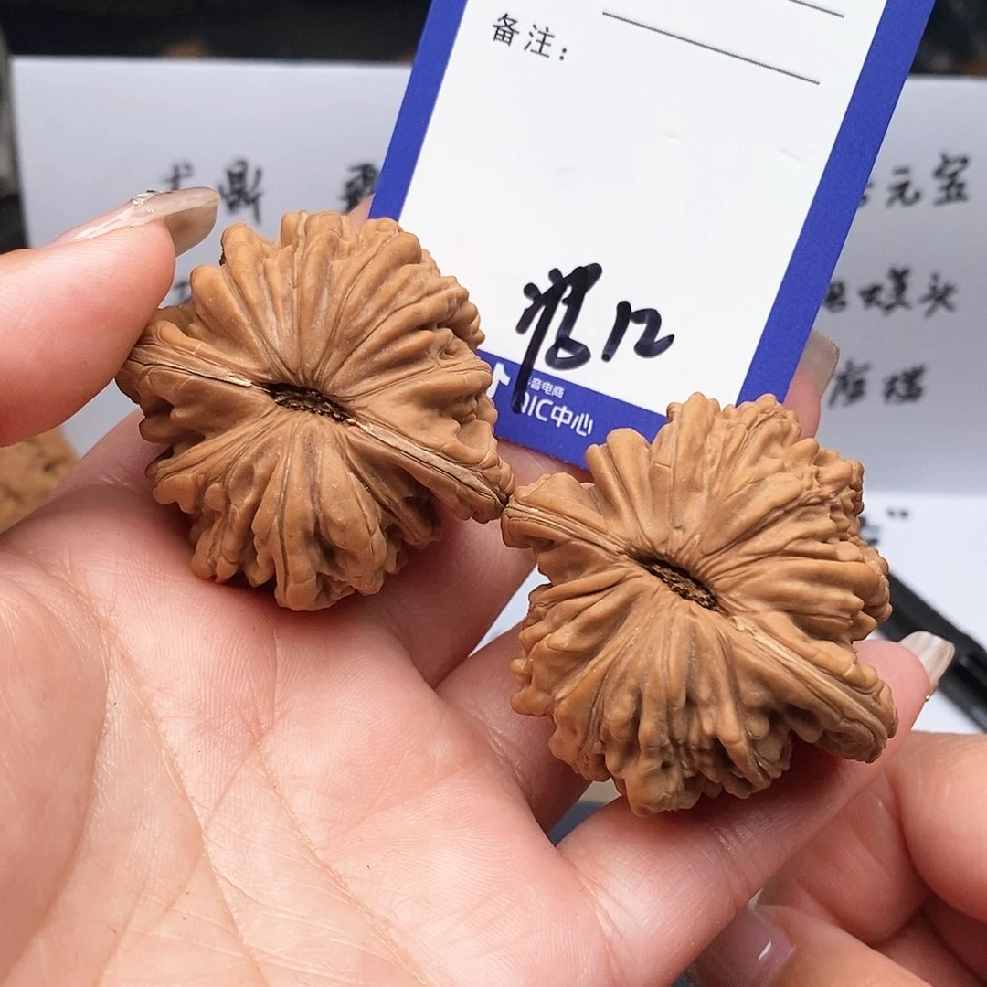 【闪购商品】文玩核桃把件白文玩核桃把件12