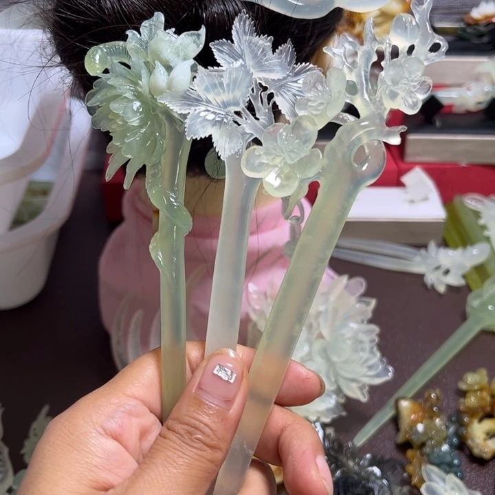 芙***风未镶嵌蛇纹石玉发簪