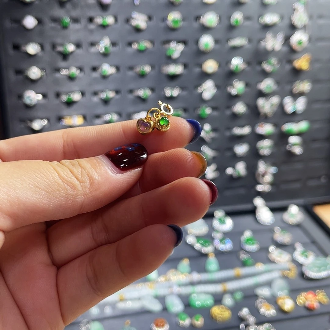 翡翠未镶嵌颈饰提溜