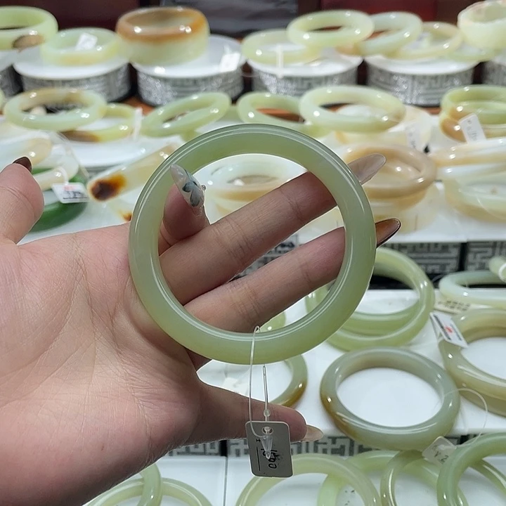 和田玉（糖玉）未镶嵌手镯