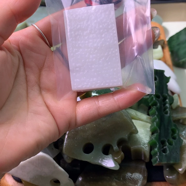 豪***迈和田玉（糖玉）未镶嵌珠宝半成品
