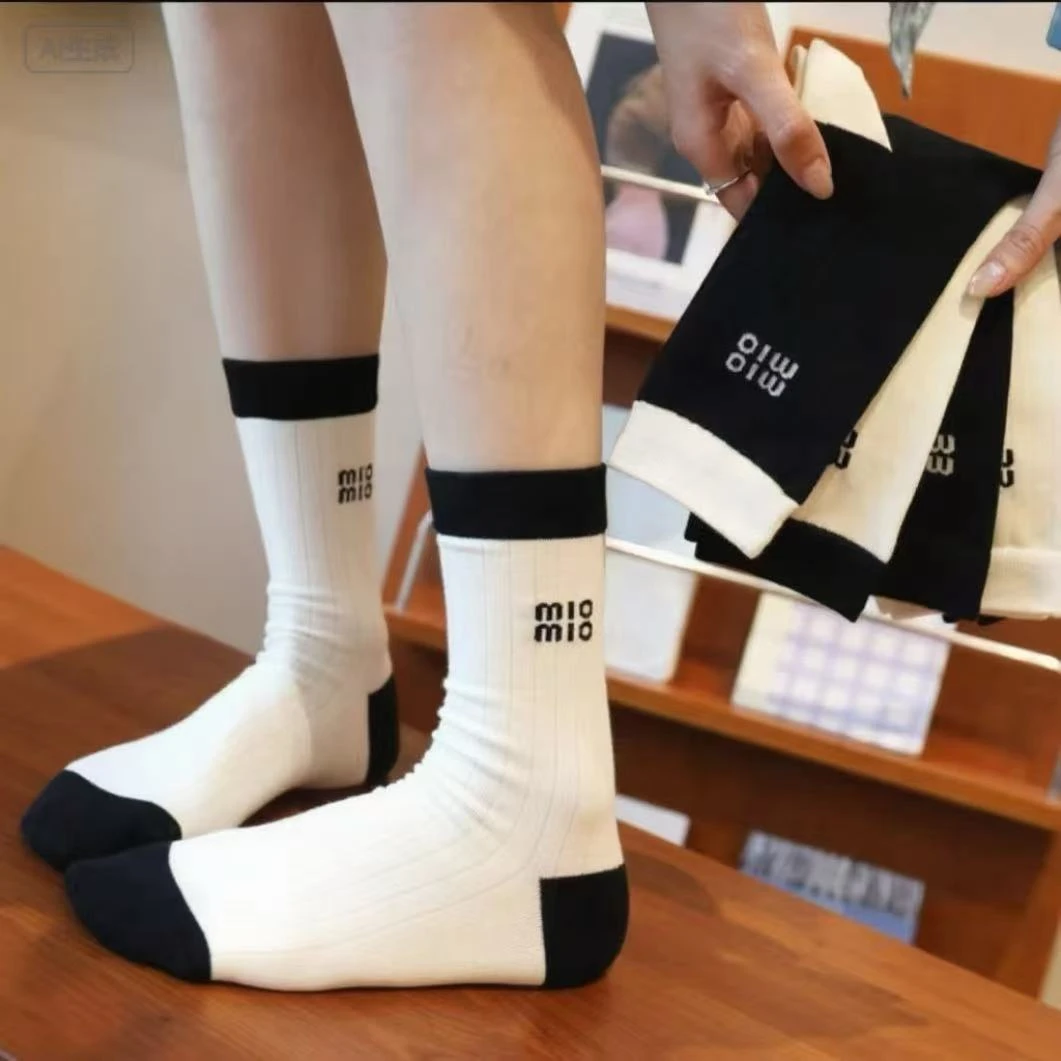 5双装袜子女春秋款ins潮棉袜子黑白撞色字母中筒袜百搭休闲堆堆袜