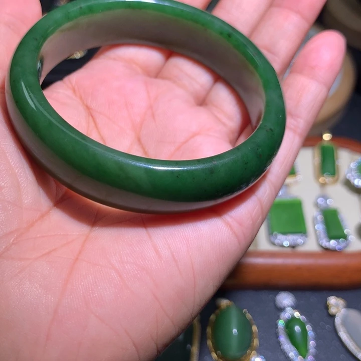 超***侠和田玉手镯未镶嵌