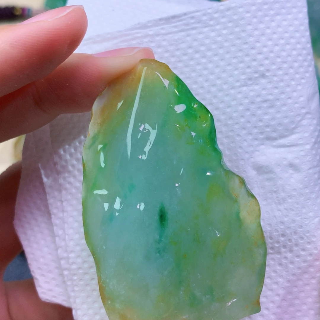 翡翠未镶嵌吊坠(赠链) 2999