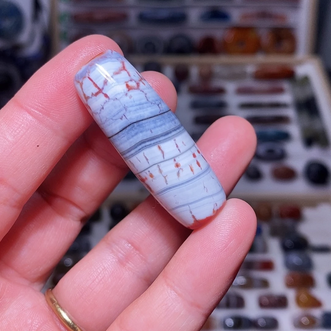 琥珀未镶嵌吊坠…….