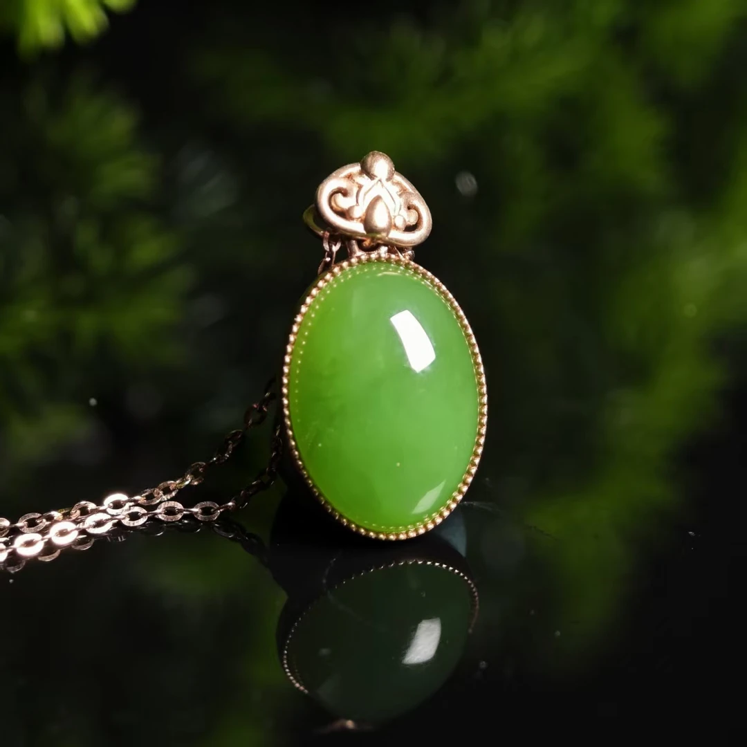 lot6484 18k镶嵌蛋面吊坠 和田玉碧玉 20.5*11.3*4.9mm 3g