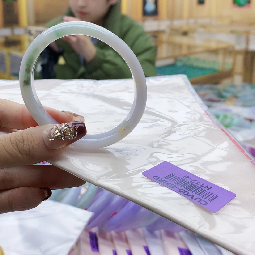 翡翠未镶嵌手镯jj