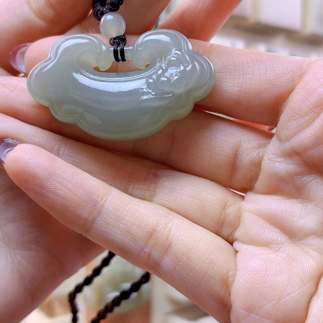 和田玉吊坠(赠链)未镶嵌毛**?