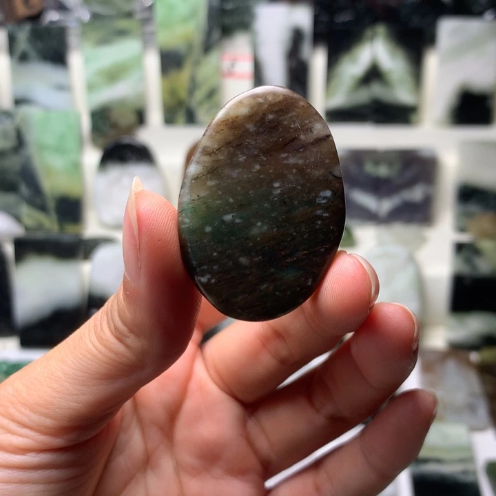 独山玉未镶嵌颈饰