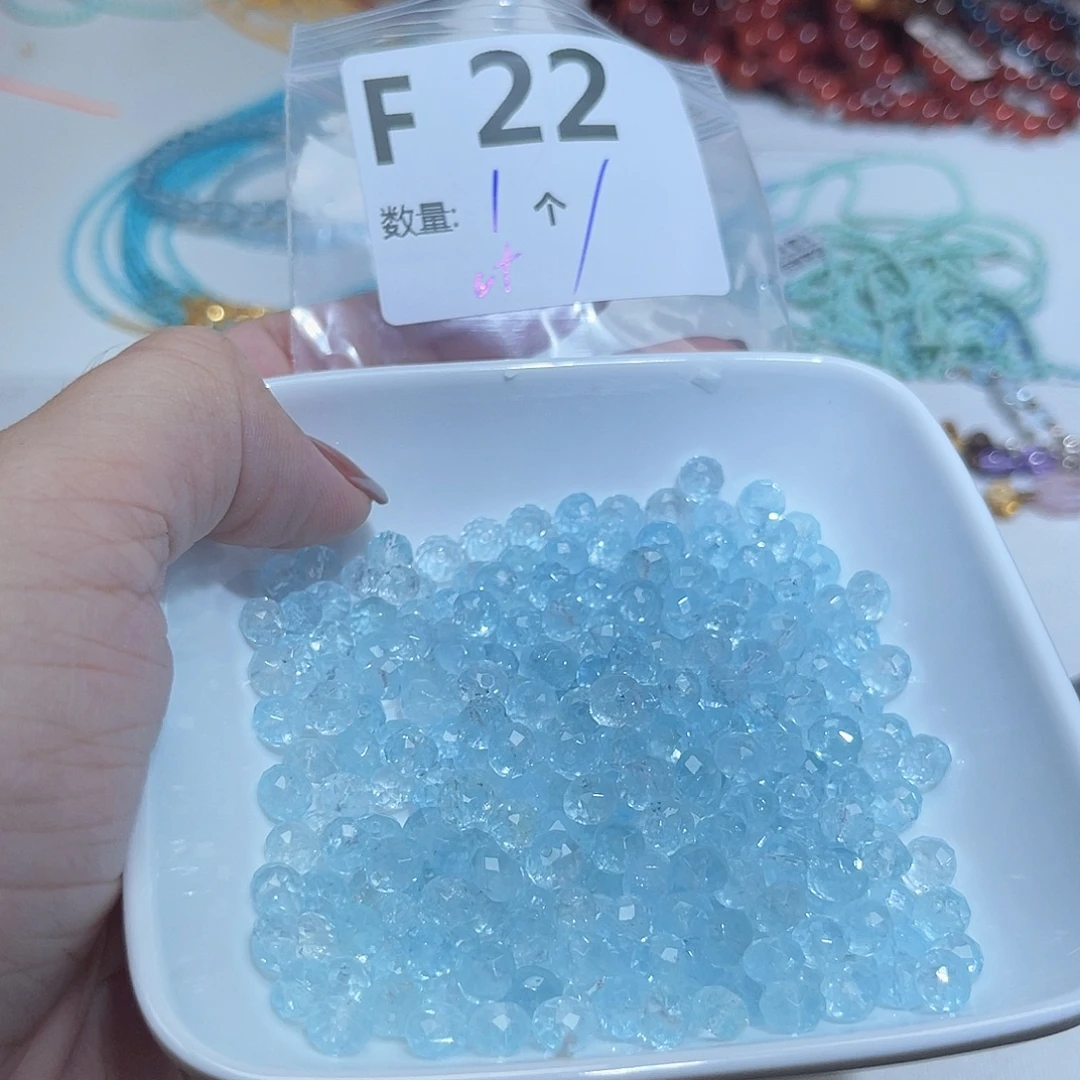 未镶嵌托帕石珠宝奇石F22。