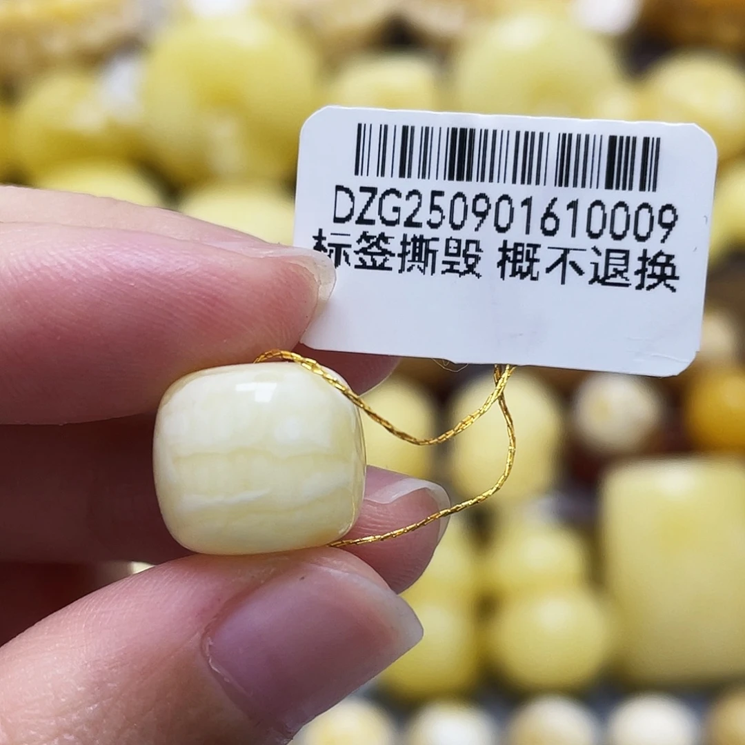 琥珀未镶嵌裸石12.4*10.9mm浓蜡妖花老型瑕