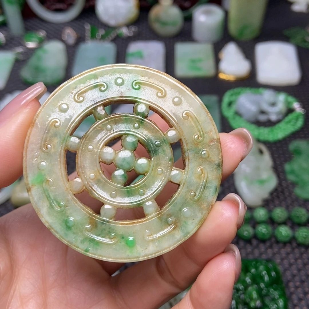 翡翠未镶嵌挂件清