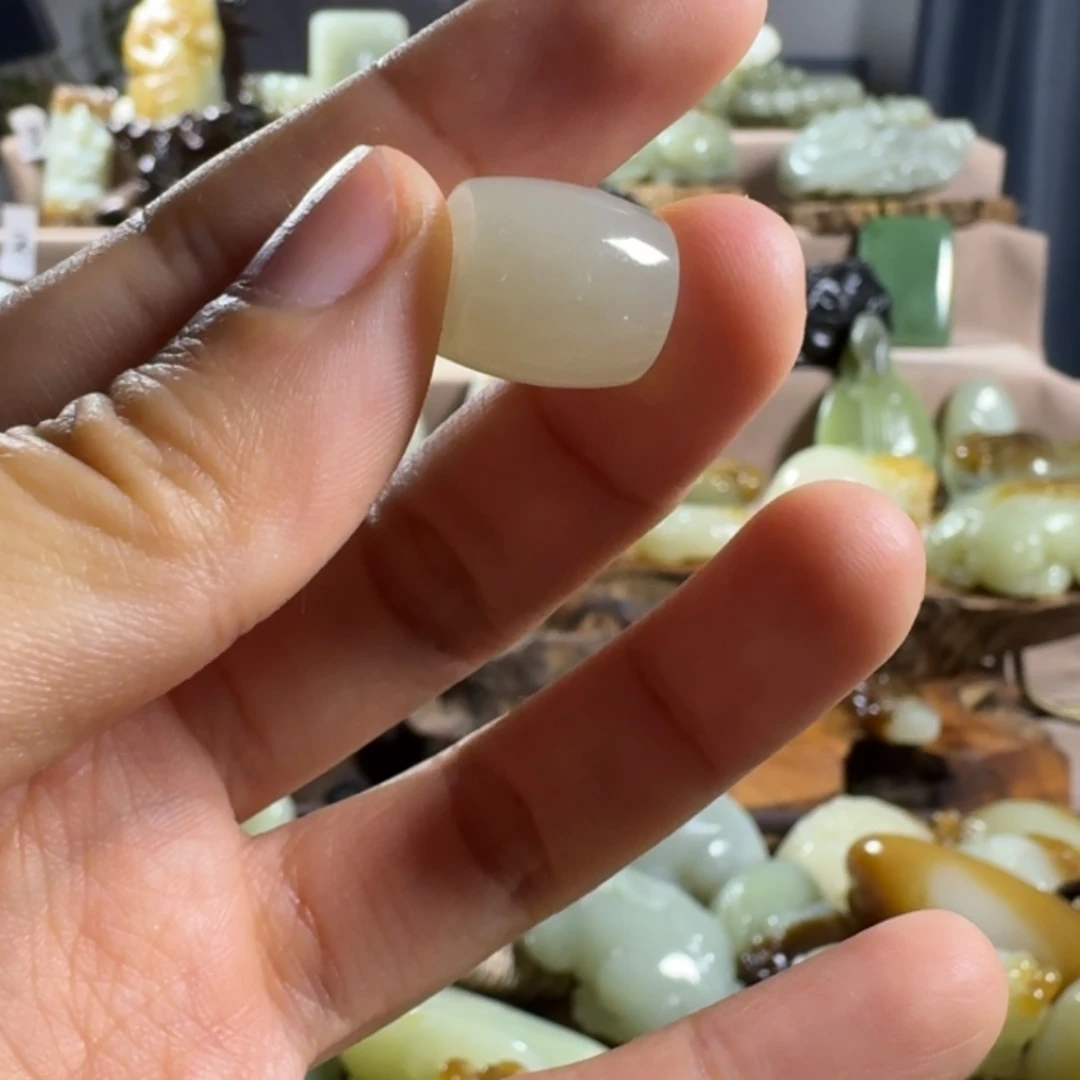 石***e和田玉（糖玉）未镶嵌挂件