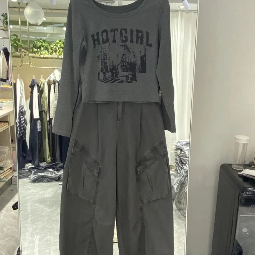 印花短袖T恤与高腰阔腿裤组成的时尚休闲工装夏装套装