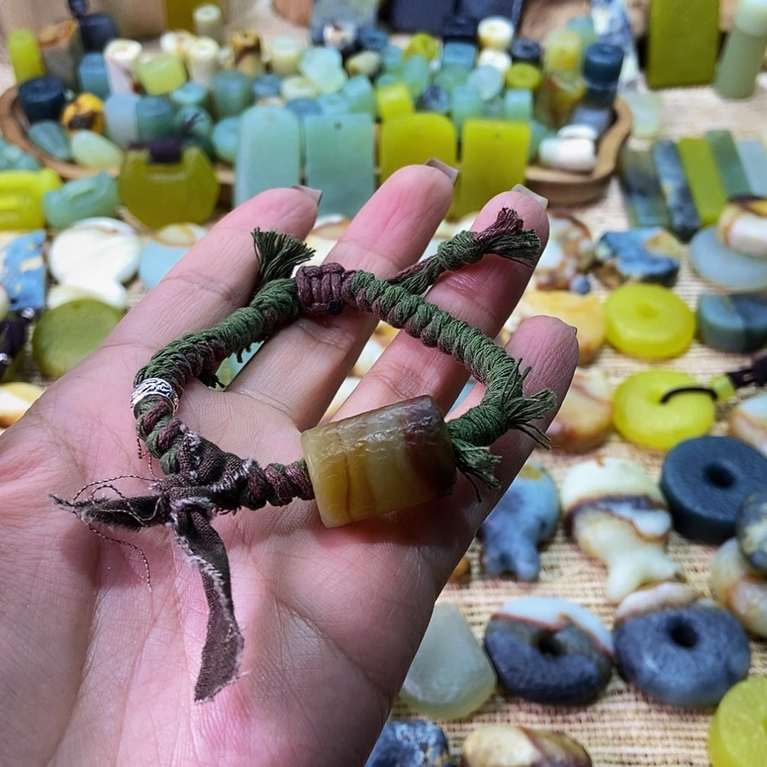 未镶嵌蛇纹石玉挂件