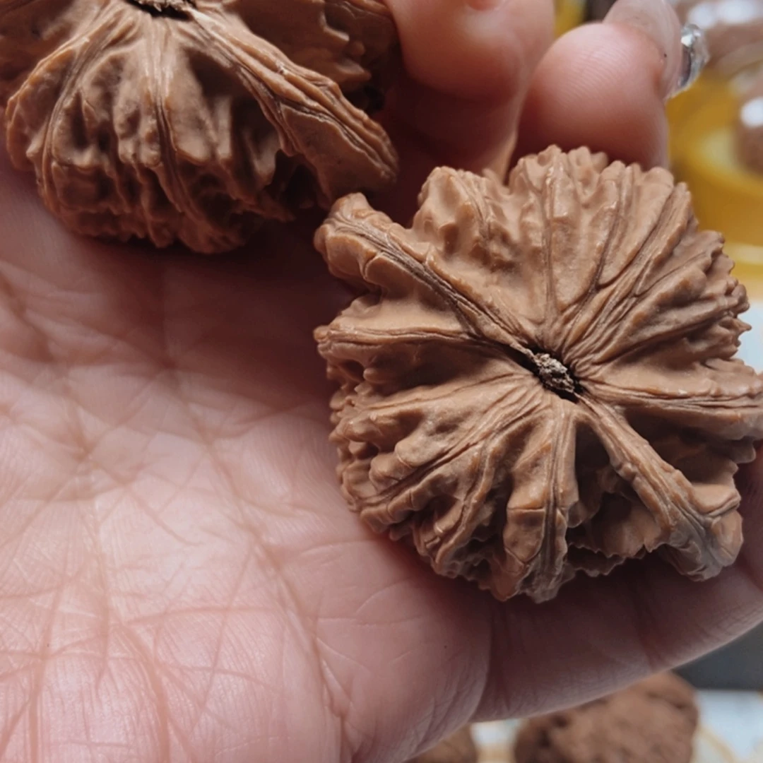 木***头文玩核桃吊坠白狮子
