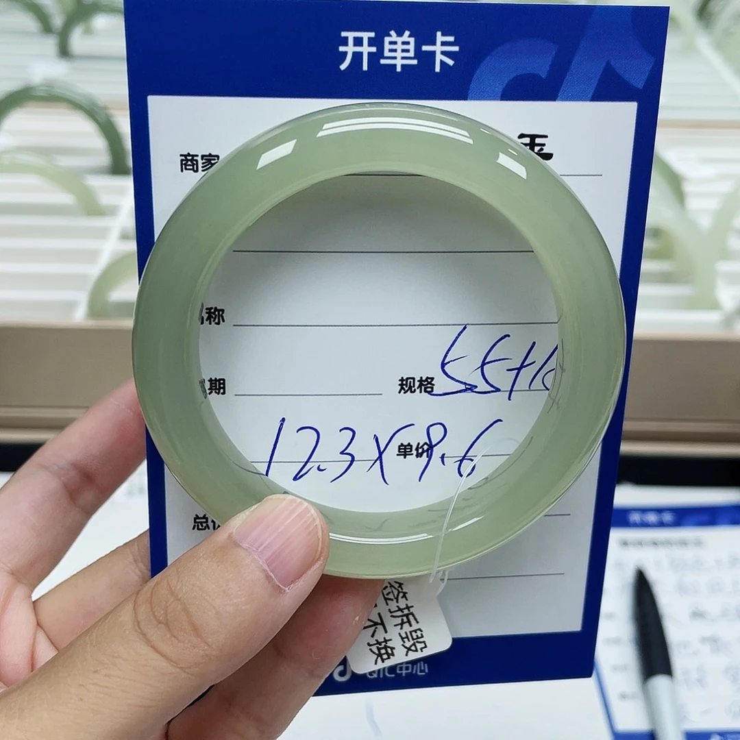 本***质未镶嵌手镯和田玉