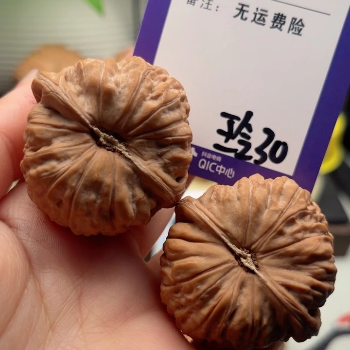 吊坠文玩核桃吃**饿文玩核桃30