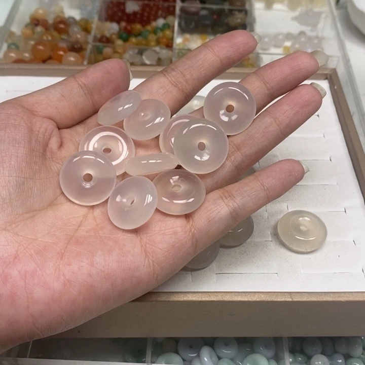 玛瑙/玉髓未镶嵌颈饰10个平安扣