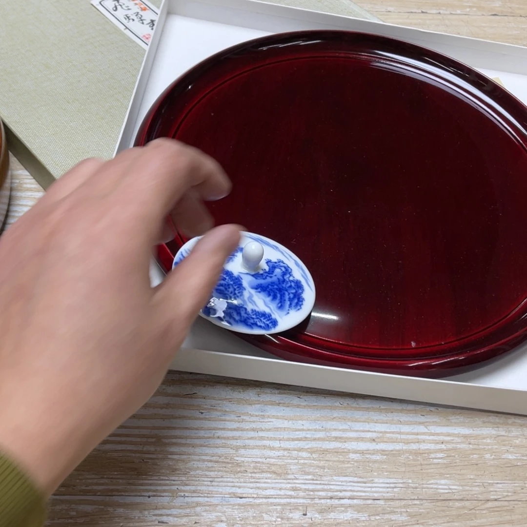 瓷片渣*喵密密麻麻地排列着一个